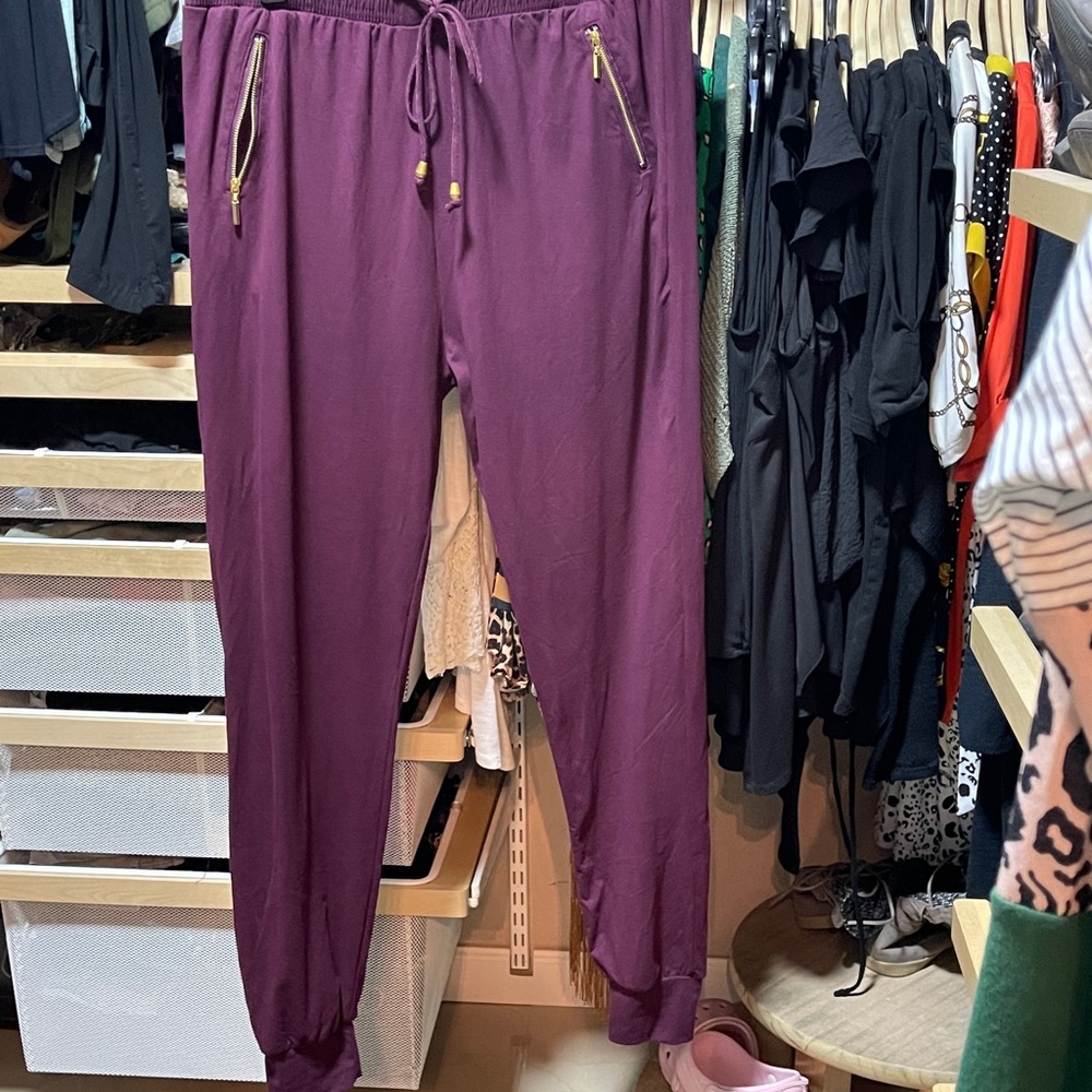 Super cute light weight joggers.